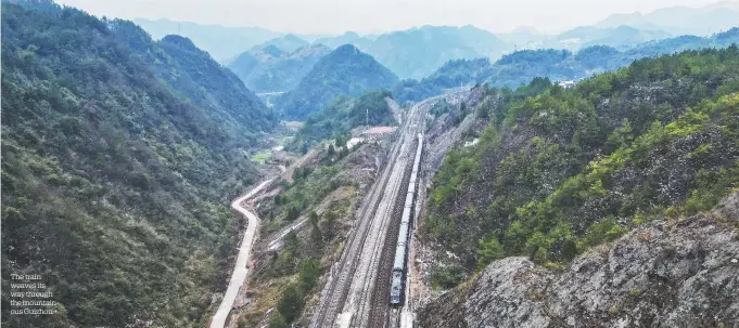  ?? ?? The train weaves its way through the mountainou­s Guizhou.*