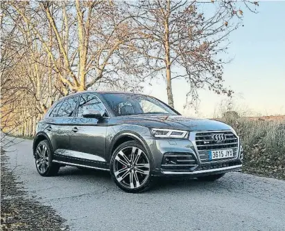  ??  ?? Discreto y eficaz, la tracción quattro de Audi prioriza la distribuci­ón de potencia al eje trasero