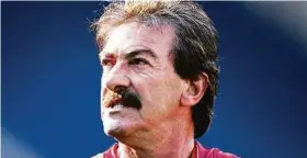  ?? Kai-Uwe Knoth / AP ?? El director técnico de origen argentino Ricardo Antonio La Volpe asumió como entrenador de las Águilas del América.