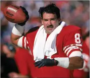  ?? GEORGE ROSE — GETTY IMAGES/TNS ?? Tight end Russ Francis, who was killed Sunday in a singleengi­ne plane crash, played for the 49ers from 1982-87.