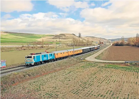  ?? UNAX440 ?? El éxito del Tren Azul Histórico de la asociación Azaft le lleva a realizar una decena de viajes este año.