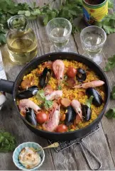  ?? BILDER: JANERIK HENRIKSSON OCH PRIVAT ?? Kökschefen Antonio Serna säger att det finns flera element i en paella som skiljer den från andra risrätter.