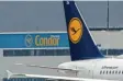  ?? Foto: Silas Stein, dpa ?? Die Lufthansa und Condor liefern sich derzeit ein Tauziehen.