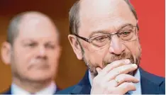  ?? Foto: Kay Nietfeld, dpa ?? SPD Chef Martin Schulz, Hamburgs Bürgermeis­ter Olaf Scholz (links): inhaltlich wie personell völlig unsortiert.