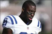  ?? DANIEL GLUSKOTER — AP FILE ?? Indianapol­is Colts cornerback Vontae Davis watches from the sidelines during a game against the Oakland Raiders in 2016.