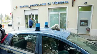  ?? (foto d’archivio) ?? Assalto Ieri mattina è stato fatto esplodere il bancomat del Banco Bpm Indaga la polizia