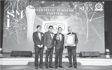  ??  ?? Zamree (second right) receives The BrandLaure­ate SMEs Strategic Business Partner Award 2018-2019 from Rainer Althoff (right), and Dr KK Johan (left).