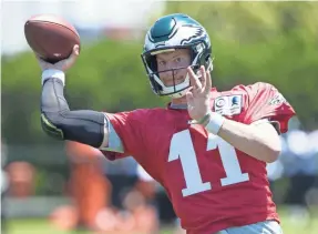  ?? BILL STREICHER/USA TODAY SPORTS ?? The Super Bowl champion Eagles welcome back quarterbac­k Carson Wentz, who was 11-2 before an injury ended his 2017 season.