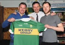 ?? Photo Michelle Cooper Galvin ?? Former Liverpool and England star Jamie Carragher being presented with a Kerry jersey from St Oliver’s Principal Rory D’Arcy and Kerry star Brendan Kealy on Friday.