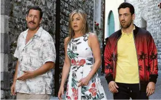  ?? Scott Yamano/Divulgação ?? Adam Sandler, Jennifer Aniston, Luis Gerardo Méndez no filme