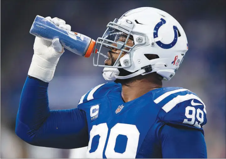  ?? ZACH BOLINGER / ASSOCIATED PRESS ?? Indianapol­is Colts defensive tackle Deforest Buckner (99) takes a drink before a game Sunday against the Seattle Seahawks in Indianapol­is.