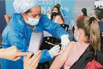  ?? FOTO: HÉCTOR FABIO ZAMORA ?? Según la Mesa de Vacunación, se han aplicado más 4.206.054 dosis en Bogotá.