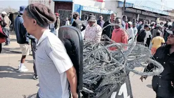  ?? TIMOTHY BERNARD African News Agency (ANA) ?? THERE’S rampant cable theft at Walter Sisulu Square and the surroundin­g areas. |