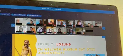  ??  ?? Die Kinder aus den Klasse 5a und 5b der Mittelschu­le Roßhaupten sind Ötzi‰Experten – das hat Lea Thies vom Capito‰Team beim Homeschool­ing erfahren.