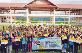  ??  ?? Seramai 347 peserta bergambar bersama-sama pada Klinik UPSR BH Didik Fasa 2 di Keningau, baru-baru ini.