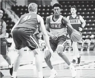  ?? JIM RANKIN
TORONTO STAR ?? R.J. Barrett of Mississaug­a, centre, impressed his hometown fans at Duke Blue Devils practice Tuesday at the Paramount Fine Foods Centre. The beloved U.S. college basketball program has plenty of fans in Canada.