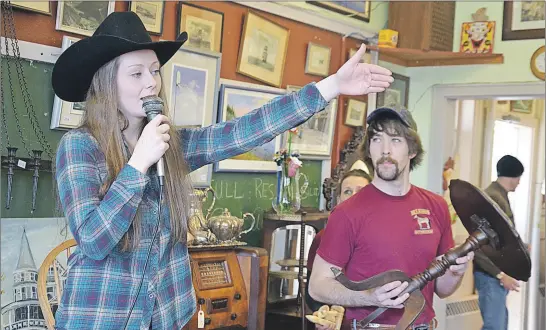  ?? Lawrence Powell ?? Abigail Bezanson working at her parent’s auction house Benzanson Auctioneer­ing Center with her brother Colton. She’s been helping out at the family business since she was five or six years old.