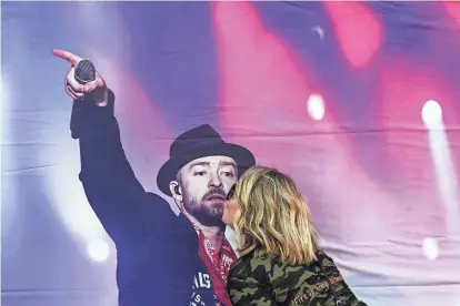  ??  ?? Kathryn Cox goes in for a kiss on a promotiona­l photo of Justin Timberlake outside of the FedExForum before the start of the Timberlake concert in Memphis on Wednesday. BRAD VEST / THE COMMERCIAL APPEAL