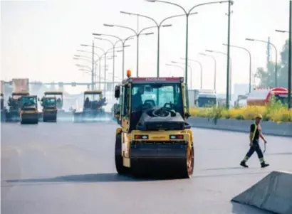  ?? FOTO JORIS HERREGODS ?? Gerecyclee­rd asfalt is goedkoper, maar bij de productie overschrij­dt de industrie nog te vaak de strengste benzeen-normen.