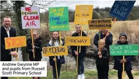  ??  ?? Andrew Gwynne MP and pupils from Russell Scott Primary School