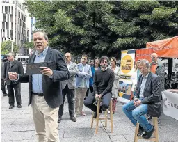  ?? OLIVER DUCH ?? Carlos Ortas, junto a Adrián Vázquez y Daniel Pérez Calvo.