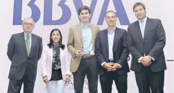  ??  ?? Emilio Deichler, junto a: María Fernanda Palma, responsabl­e de Estudios y Mediciones de BBVA; Ignacio Alfaro, gerente de Experienci­a de Clientes y Segmentos de BBVA; Alejandro Battocchio, gerente de Marketing y Ventas Digitales de BBVA, y Humberto...