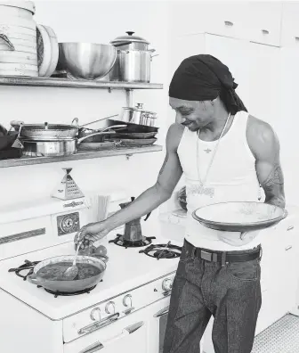  ?? Chronicle Books ?? Snoop Dogg has strong opinions about the year’s best eating holiday.