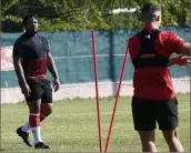  ??  ?? Le retour de Mathieu Bastareaud, qui a lui aussi le feu vert pour jouer demain, est très attendu.