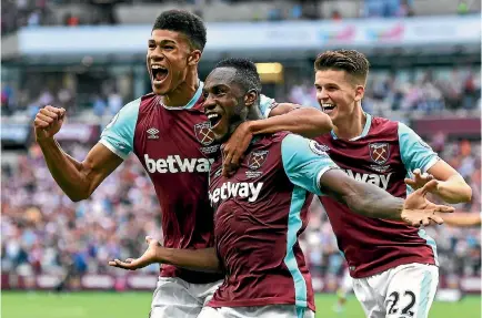  ??  ?? West Ham players celebrate after scoring what proved to be the winning goal against Bournemout­h.