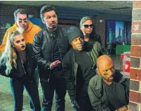  ?? ELI JOSHUA ADÉ IMAGE.NET ?? Anne Winters, left, Rob Riggle, Al Madrigal, Kevin Hart, Mary-Lynn Rajskub and Romany Malco star in Night School.