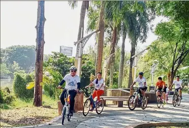  ??  ?? Clean team: Members of the club passing through the Taman Pengkalan Batu park while making rounds at several heritage places to ensure their cleanlines­s and upkeep were taken care of.