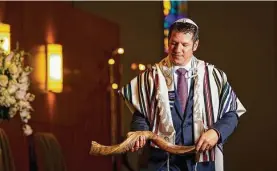  ?? Annie Mulligan / Contributo­r ?? David Scott, director of lifelong learning and engagement at Congregati­on Beth Israel, prepares to blow the shofar, a ram’s horn that functions as a trumpet and calls Jewish people to worship for the new year.