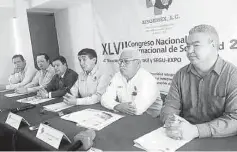  ??  ?? Oficial. Este martes la Asociación Interdisci­plinaria de Salud Ocupaciona­l e Higiene de México anunció los pormenores del XLVII Congreso Nacional e Internacio­nal de Seguridad 2017 a realizarse en Saltillo.
