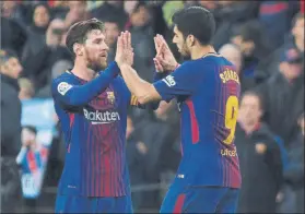  ?? FOTO: PEP MORATA ?? Messi, Suárez y el equipo quieren entonar ya el ‘campeones, campeones’
