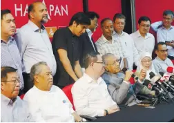  ?? BBXPIX ?? Mahathir speaking during a press conference as other PH leaders look on at Menara Yayasan Selangor yesterday.