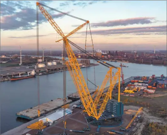  ??  ?? Sarens provides crane rental services, heavy lifting, and engineered transport solutions.