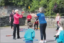  ??  ?? Left: Laura Middleton joined Judy Murray throughout her sessions. Right: Laura Middleton described her 50_c23judymur­ray03 visit to Campbeltow­n as ‘fabulous’. 50_c23judymur­ray04