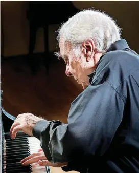  ?? [PHOTO PROVIDED BY STEVE RISKIND] ?? Pianist Richard Goode, shown here at a previous event, performed as a soloist with the Oklahoma City Philharmon­ic at the Civic Center Music Hall.