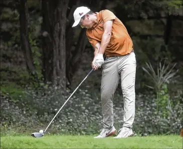  ?? RALPH BARRERA / AMERICAN-STATESMAN FILE ?? Texas senior Doug Ghim, teeing off in a May 2017 match, fired a 4-under 68 Thursday in the first round of the Amer Ari Inivitatio­nal in Waikoloa, Hawaii.