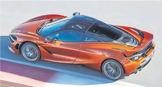  ??  ?? Rivales. El McLaren 720S cuesta 218 mil libras en Inlgaterra, unas 30 mil menos que modelos de simiar potencia de Ferrari y Lamborghin­i.