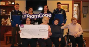  ??  ?? Mallow Macra recently held a Hollywood themed quiz in The Arches Bar, Mallow. A total of €1211 was raised from the quiz with all proceeds going to Cope Foundation (Curra House, Kanturk). Pictured are members of Mallow Macra presenting the cheque to staff and people supported by Curra House.
