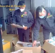  ??  ?? Controlli e sequestri della Finanza