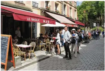  ??  ?? Au Basilic, rue Satory, les clients sont généraleme­nt asiatiques ou Yvelinois.