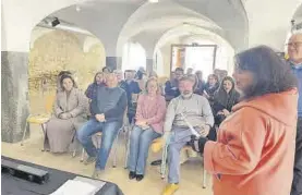  ?? VICTOR PAVÓN. ?? Acto de presentaci­ón de la asociación con autoridade­s el domingo en Zafra.