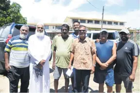  ?? PHOTO: DIPESH KUMAR ?? Residents of Tavela, an informal settlement along the coast of Cuvu, Sigatoka, with Deputy Prime Minister and Minister for Finance, Professor Biman Prasad.