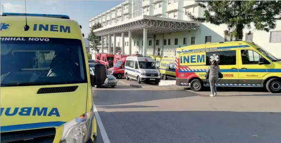  ?? ?? Menino de 21 meses esteve internado pelo menos duas noites no Hospital de Setúbal mas já teve alta. Bebé foi atingido a tiro pelo irmão de sete anos, em casa