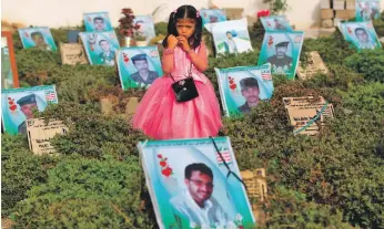  ??  ?? A Yemeni girl near a grave in Sanaa