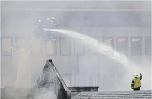  ?? REUTERS ?? Firemen battle a fire which broke out in South Africa’s parliament building in Cape Town yesterday.