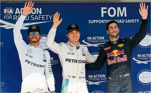  ??  ?? Fastest three: (From left) lewis Hamilton, Nico Rosberg and Daniel Ricciardo wave to the crowd after yesterday’s qualifying session for today’s Hungarian Grand Prix. — Reuters
