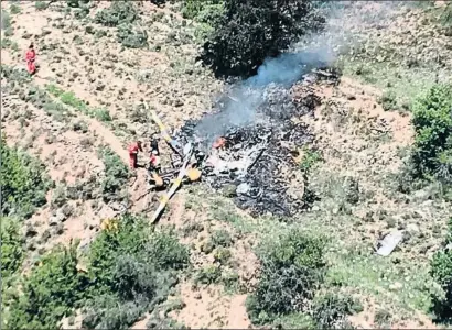  ?? BOMBERS DE LA GENERALITA­T ?? Terreno en el que el ocurrió el accidente mientras se realizaba el mantenimie­nto de las líneas eléctricas